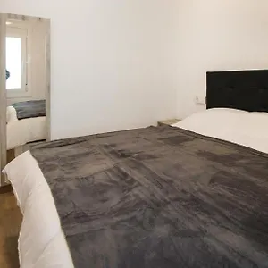 Apartamento Amazing In With Kitchen