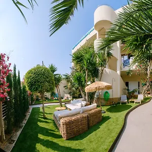 apartamentos-estanques.balearic-islands.net/